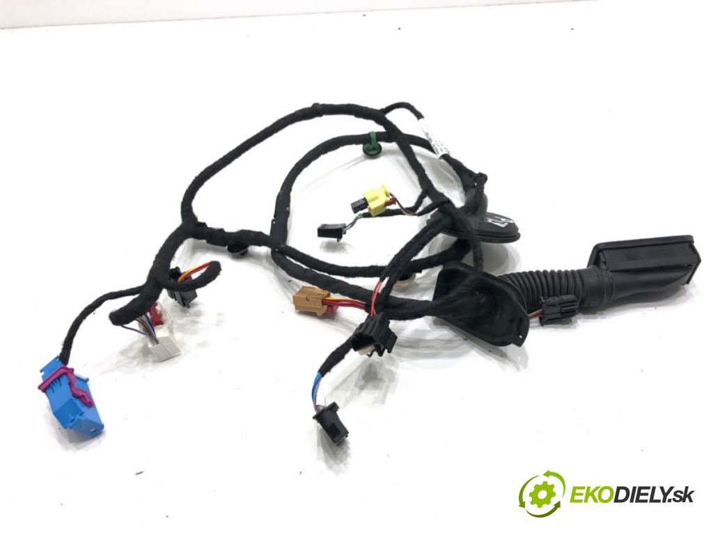 SKODA OCTAVIA IV Kombi 2023 110 kW 2.0 TDI 1968 káblovačka dveře přední část pravý 5E4971121AC