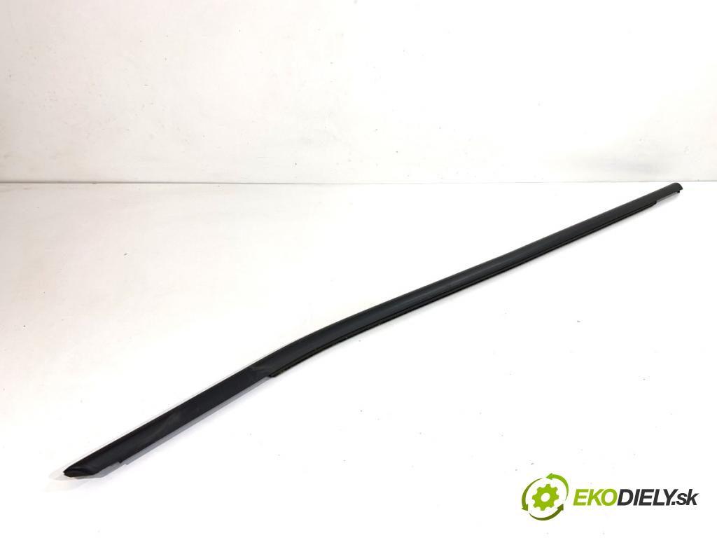 SKODA OCTAVIA IV Kombi 2023 110 kW 2.0 TDI 1968 Lišta Sbírání: predný pravy 