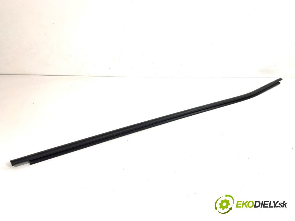 SKODA OCTAVIA IV Kombi 2023 110 kW 2.0 TDI 1968 Lišta Sbírání: predný pravy