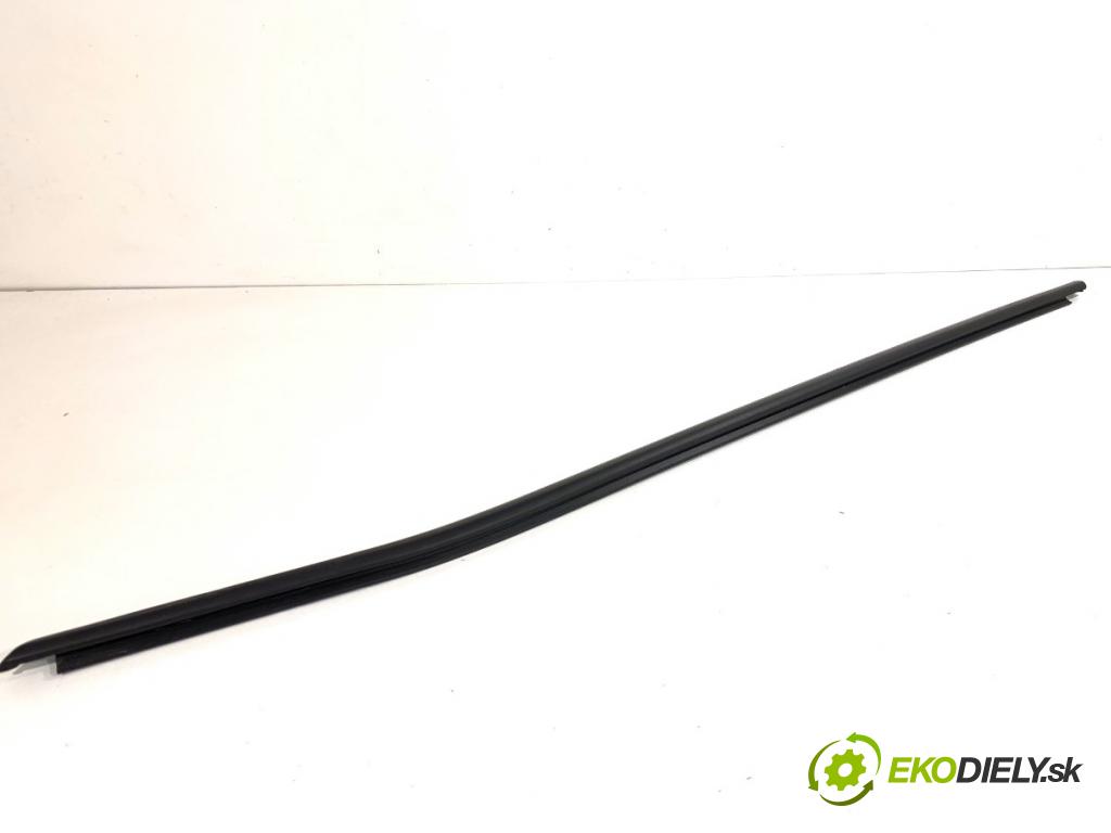 SKODA OCTAVIA IV Kombi 2023 110 kW 2.0 TDI 1968 Lišta Sbírání: predný ľavy