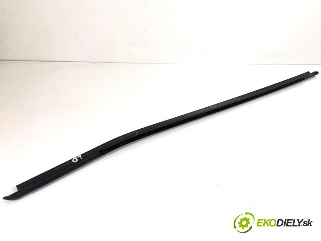 SKODA OCTAVIA IV Kombi 2023 110 kW 2.0 TDI 1968 Lišta Sbírání: predný ľavy