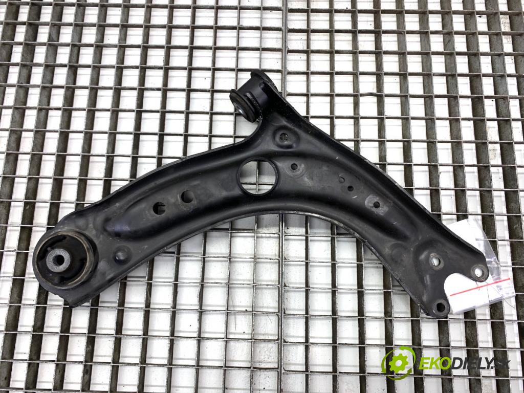 SKODA OCTAVIA IV Kombi 2023 110 kW 2.0 TDI 1968 rameno levý přední část