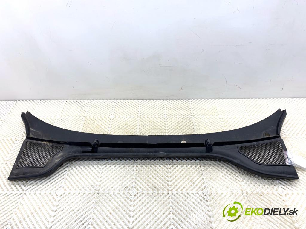 SKODA OCTAVIA IV Kombi 2023 110 kW 2.0 TDI 1968 torpédo plast pod čelní okno 5E3819416 (Plast pod čelním sklem)