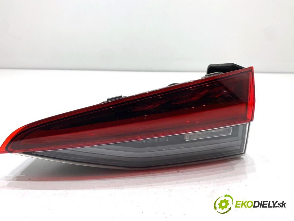 SKODA OCTAVIA IV Kombi 2023 110 kW 2.0 TDI 1968 Svetlo zad pravá vnútorná 5E7945308A (Kľučka dverí ostatné)