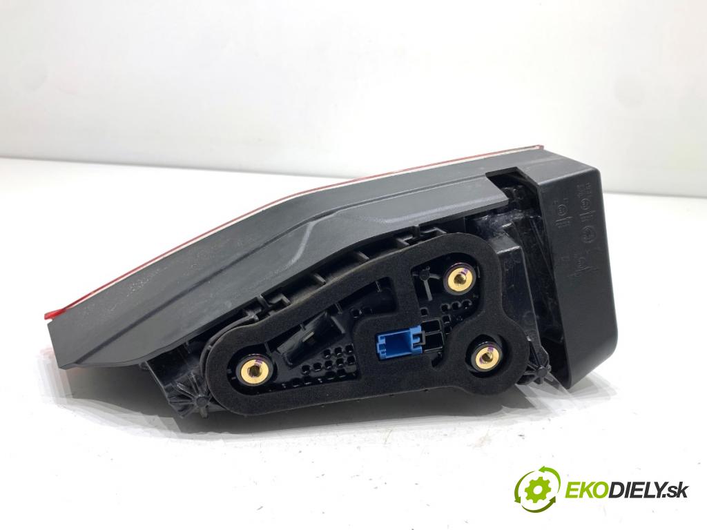 SKODA OCTAVIA IV Kombi 2023 110 kW 2.0 TDI 1968 Svetlo zad pravá vnútorná 5E7945308A (Kľučka dverí ostatné)