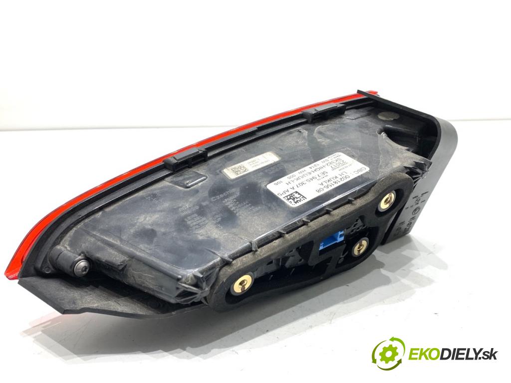 SKODA OCTAVIA IV Kombi 2023 110 kW 2.0 TDI 1968 světlo zadní část levá strana vnitřní 5E7945307A (Klika dveří ostatní)