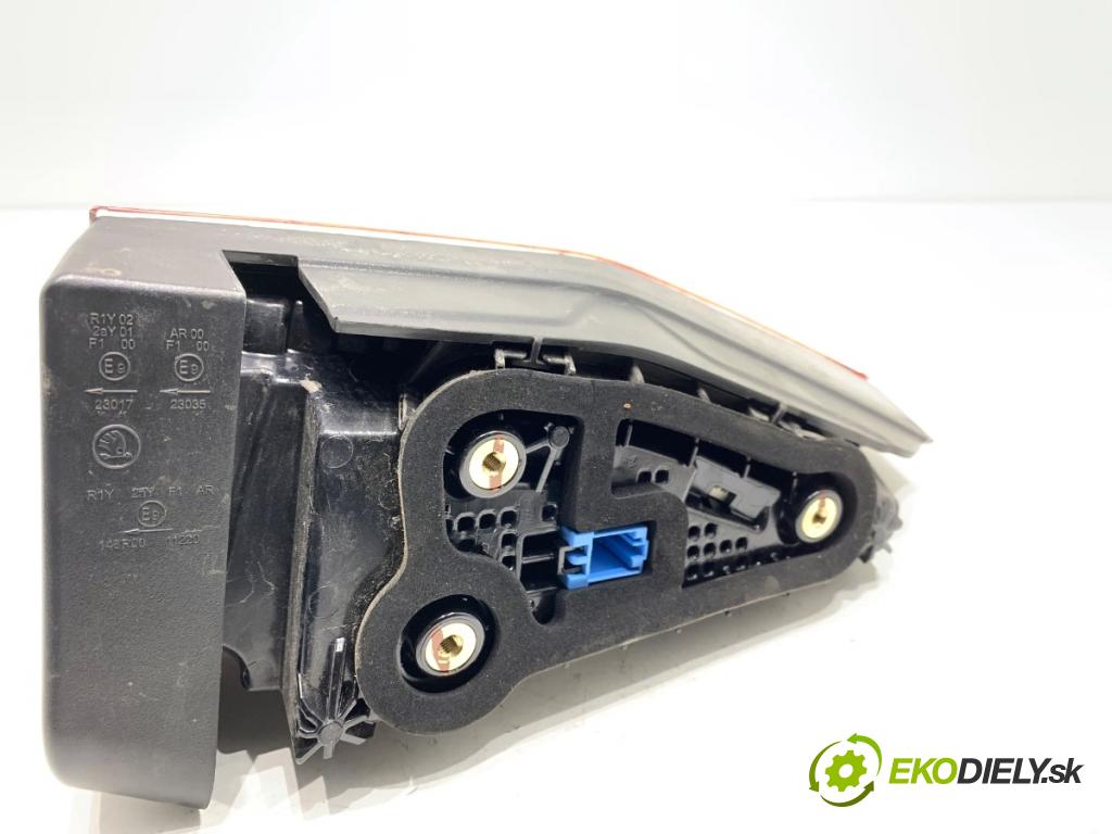 SKODA OCTAVIA IV Kombi 2023 110 kW 2.0 TDI 1968 světlo zadní část levá strana vnitřní 5E7945307A (Klika dveří ostatní)