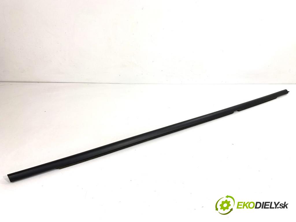 SKODA OCTAVIA IV Kombi 2023 110 kW 2.0 TDI 1968 Lišta Sbírání: zad pravy 5E7839477B