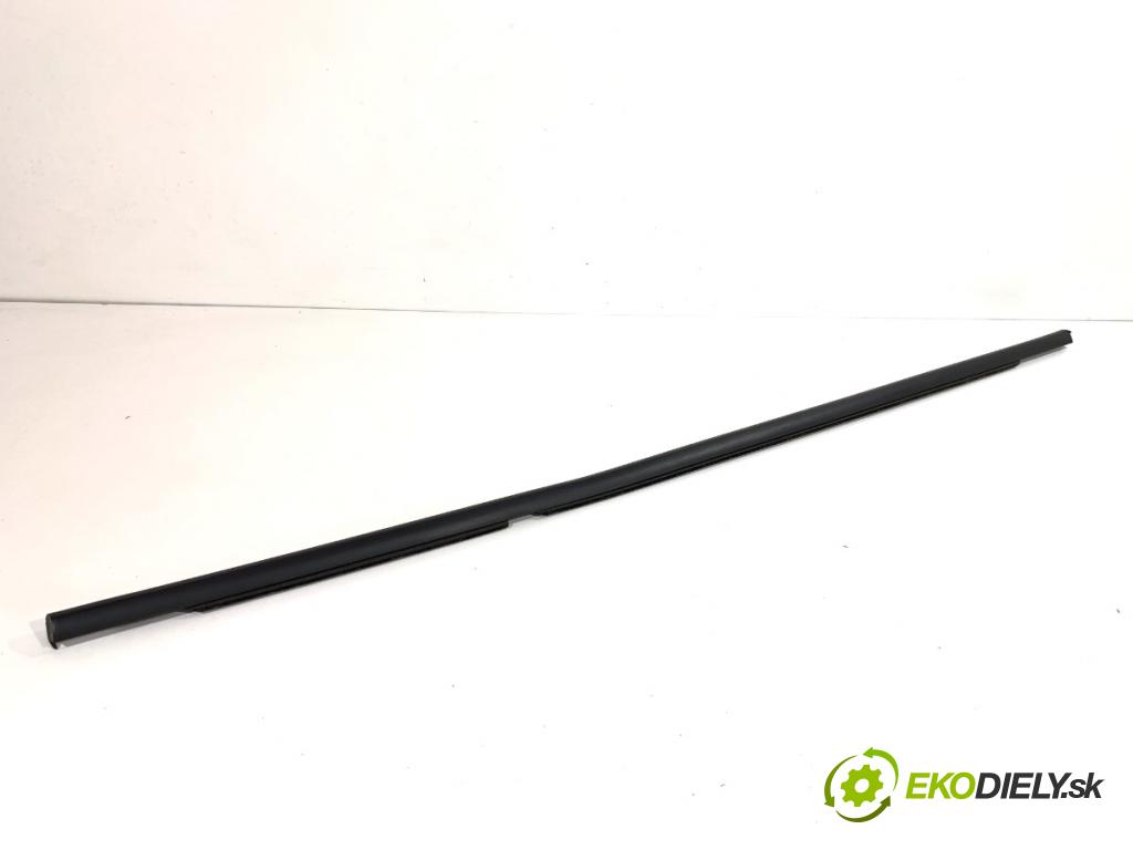 SKODA OCTAVIA IV Kombi 2023 110 kW 2.0 TDI 1968 lišta Sbírání: zadní část levý 