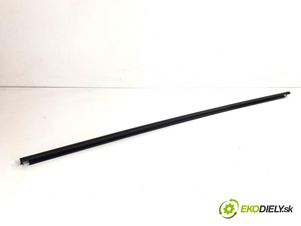 SKODA OCTAVIA IV Kombi 2023 110 kW 2.0 TDI 1968 Lišta Sbírání: zad ľavy