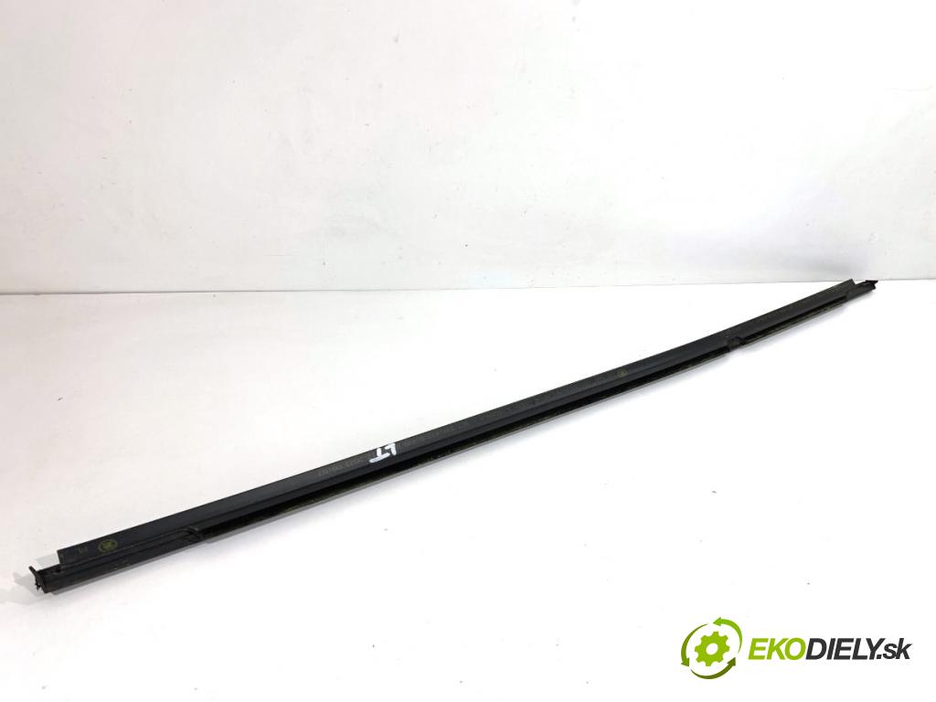 SKODA OCTAVIA IV Kombi 2023 110 kW 2.0 TDI 1968 Lišta Sbírání: zad ľavy