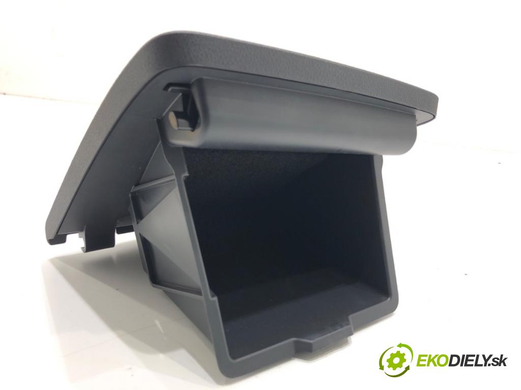 SKODA OCTAVIA IV Kombi 2023 110 kW 2.0 TDI 1968 přihrádka kastlík volantu