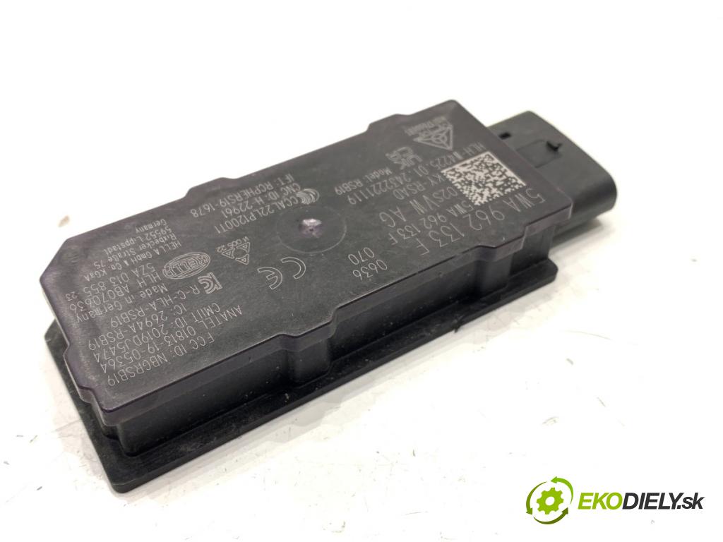 SKODA OCTAVIA IV Kombi 2023 110 kW 2.0 TDI 1968 Zosilňovač Antenní: 5WA962133F (Zosilňovač)