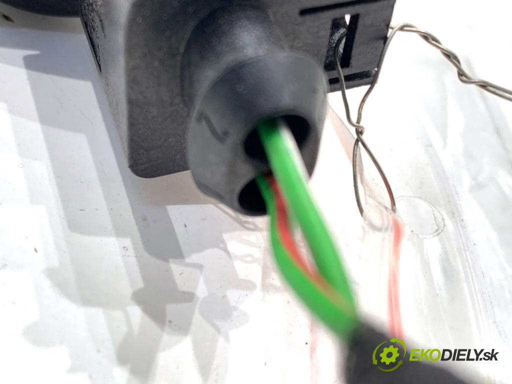 SKODA OCTAVIA IV Kombi 2023 110 kW 2.0 TDI 1968 pumpa ostrekovača 1K6955651 (Motorček ostrekovačov)