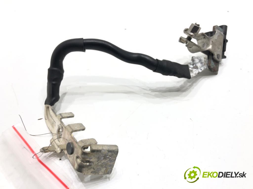 SKODA OCTAVIA IV Kombi 2023 110 kW 2.0 TDI 1968 svorka MINUS 5WA915181C