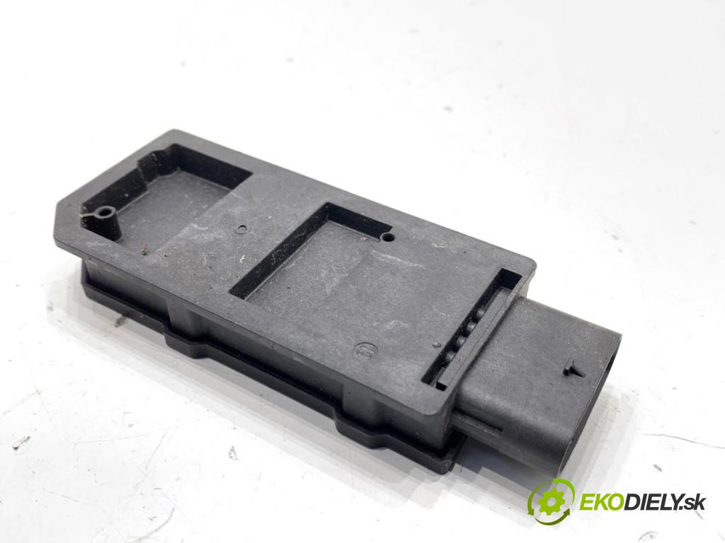 SKODA OCTAVIA IV Kombi 2023 110 kW 2.0 TDI 1968 Zosilňovač Antenní: 5WA962133F (Zosilňovač)