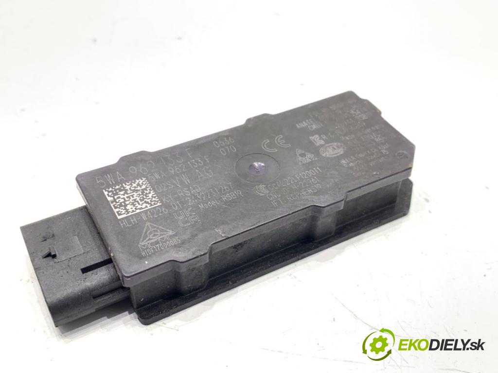 SKODA OCTAVIA IV Kombi 2023 110 kW 2.0 TDI 1968 Zosilňovač Antenní: 5WA962133F (Zosilňovač)