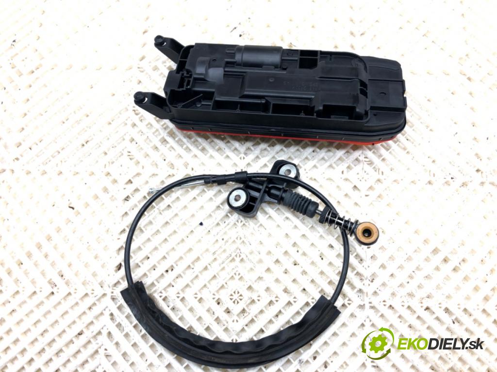 SKODA OCTAVIA IV Kombi 2023 110 kW 2.0 TDI 1968 VOLIČ: kulisa 5WA713033CD