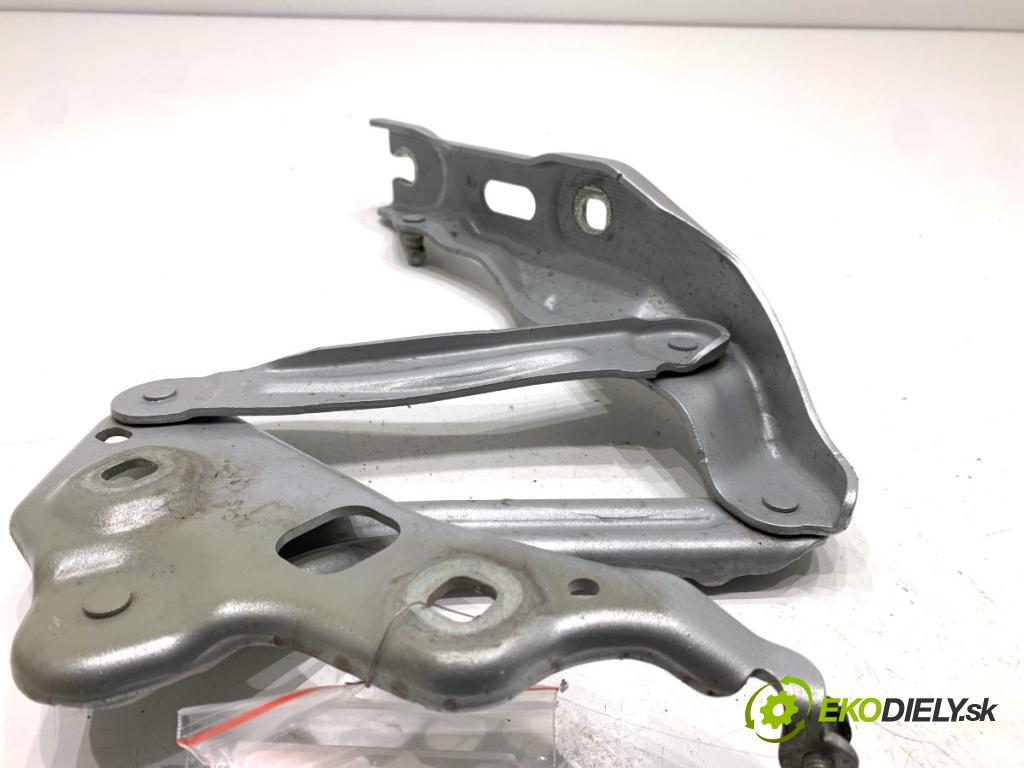 SKODA OCTAVIA IV Kombi 2023 110 kW 2.0 TDI 1968 závěs kapoty pravý přední část 5E3823302