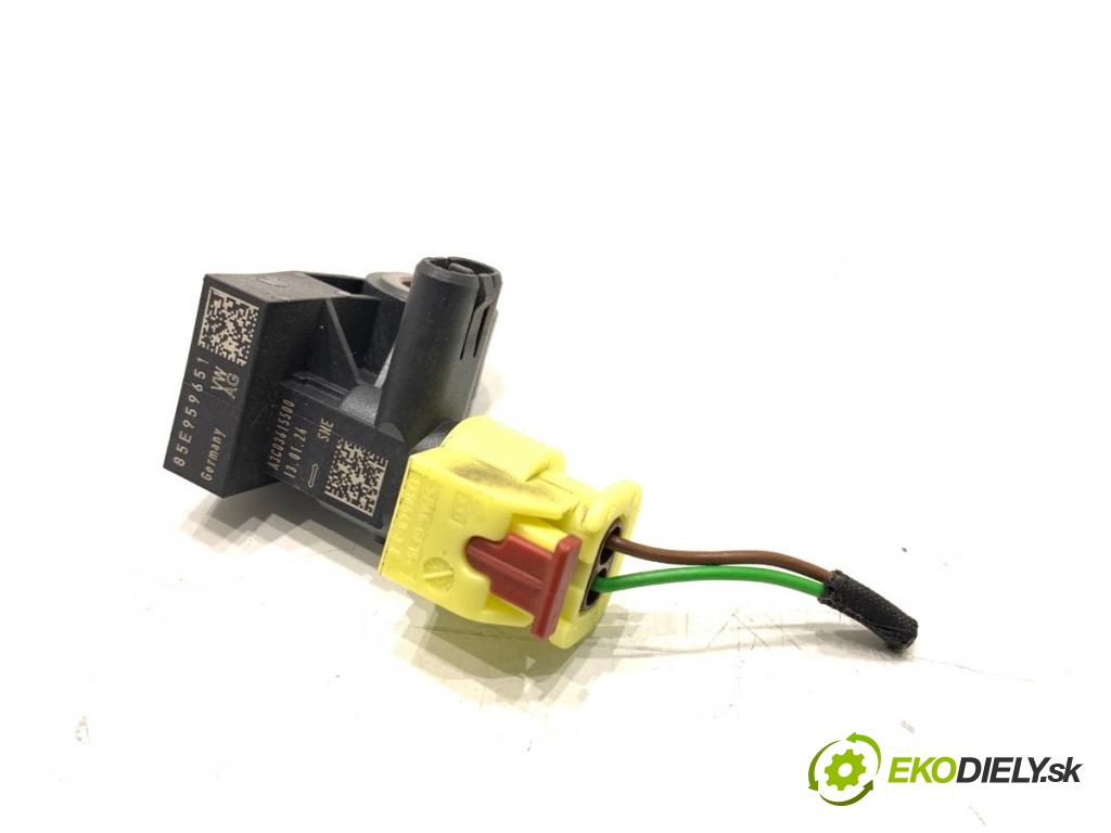 SKODA OCTAVIA IV Kombi 2023 110 kW 2.0 TDI 1968 Snímač nárazu 85E959651 (Snímač nárazu)