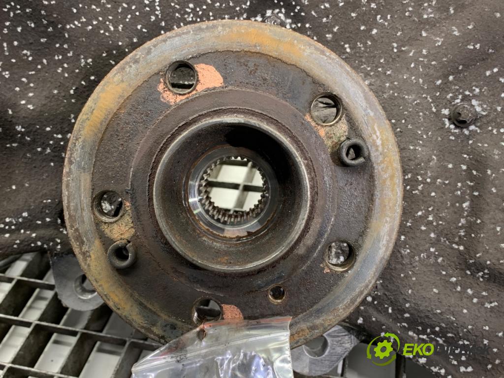 MERCEDES-BENZ W166 SUV 2013 190 kW ML 350 BlueTEC 4-matic (166.024) 2987 náboj pravy predný