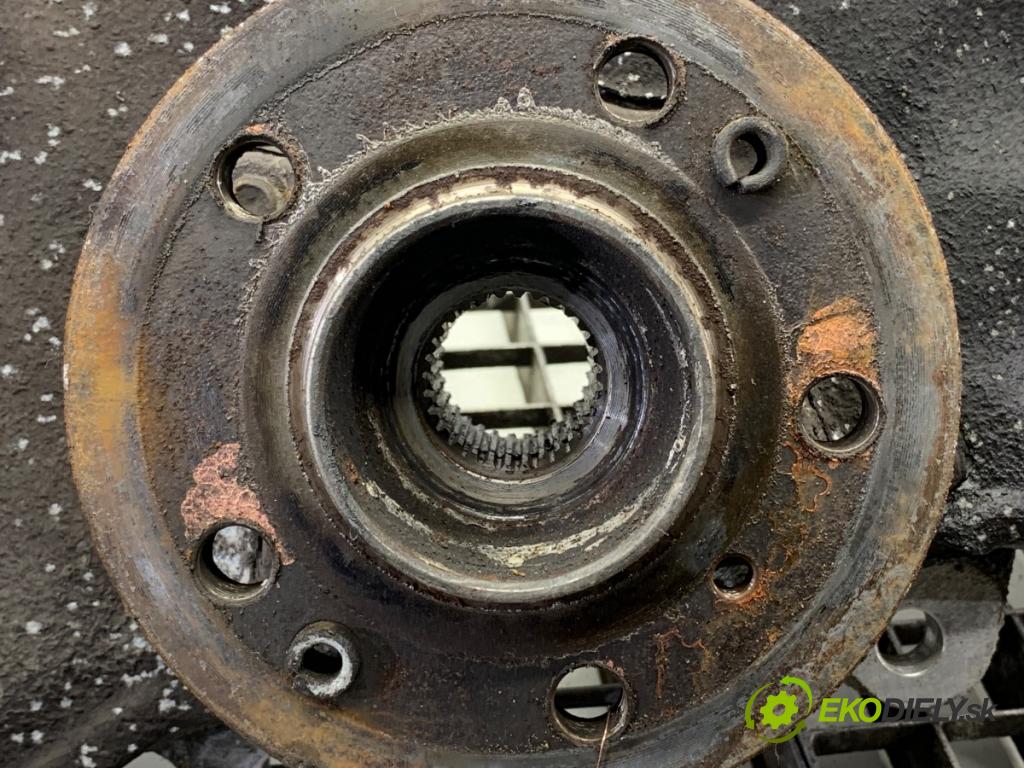 MERCEDES-BENZ W166 SUV 2013 190 kW ML 350 BlueTEC 4-matic (166.024) 2987 náboj levý přední část