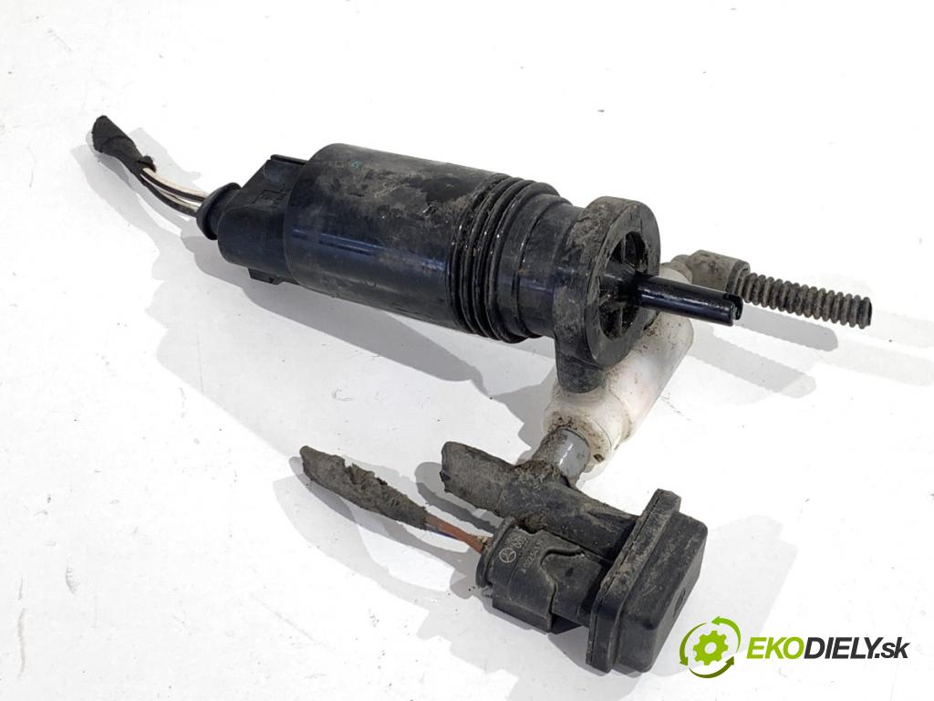 MERCEDES-BENZ W166 SUV 2013 190 kW ML 350 BlueTEC 4-matic (166.024) 2987 motorek ostřikovače 1006671 (Motorek ostřikovačů)