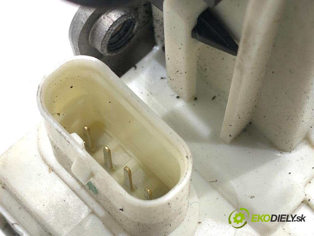 MERCEDES-BENZ W166 SUV 2013 190 kW ML 350 BlueTEC 4-matic (166.024) 2987 zámok Dvere pravy predný A1667200435