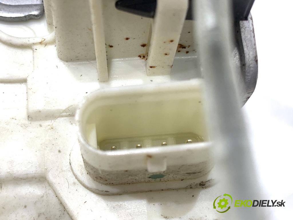 MERCEDES-BENZ W166 SUV 2013 190 kW ML 350 BlueTEC 4-matic (166.024) 2987 zámok Dvere ľavy predný A1667200135