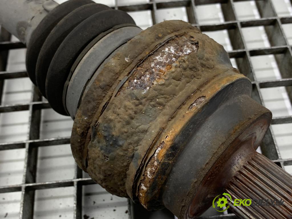 MERCEDES-BENZ W166 SUV 2013 190 kW ML 350 BlueTEC 4-matic (166.024) 2987 poloos levý zadní část A1663501110