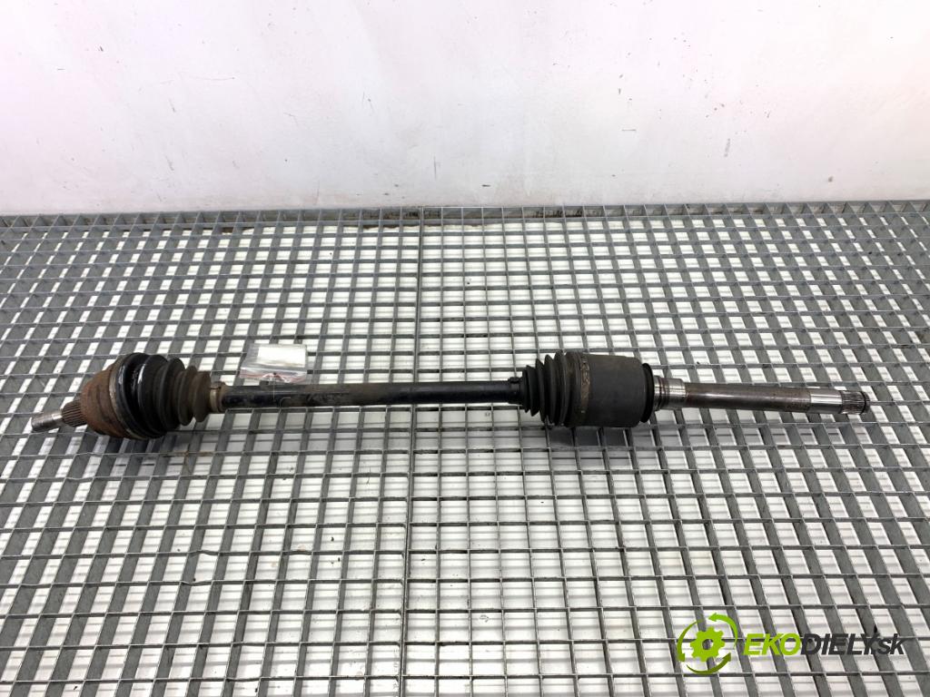 MERCEDES-BENZ W166 SUV 2013 190 kW ML 350 BlueTEC 4-matic (166.024) 2987 poloos pravý přední část