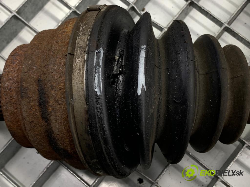 MERCEDES-BENZ W166 SUV 2013 190 kW ML 350 BlueTEC 4-matic (166.024) 2987 poloos pravý přední část