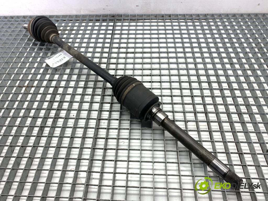 MERCEDES-BENZ W166 SUV 2013 190 kW ML 350 BlueTEC 4-matic (166.024) 2987 poloos pravý přední část