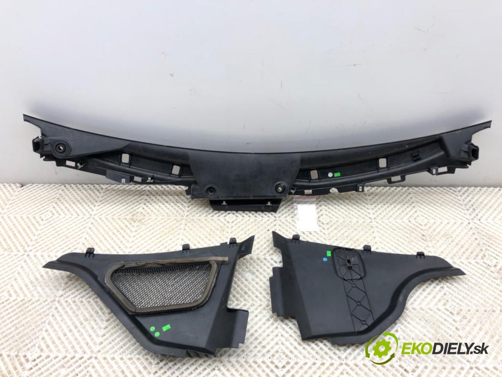 MERCEDES-BENZ W166 SUV 2013 190 kW ML 350 BlueTEC 4-matic (166.024) 2987 torpédo plast pod čelní okno A166830028 (Plast pod čelním sklem)