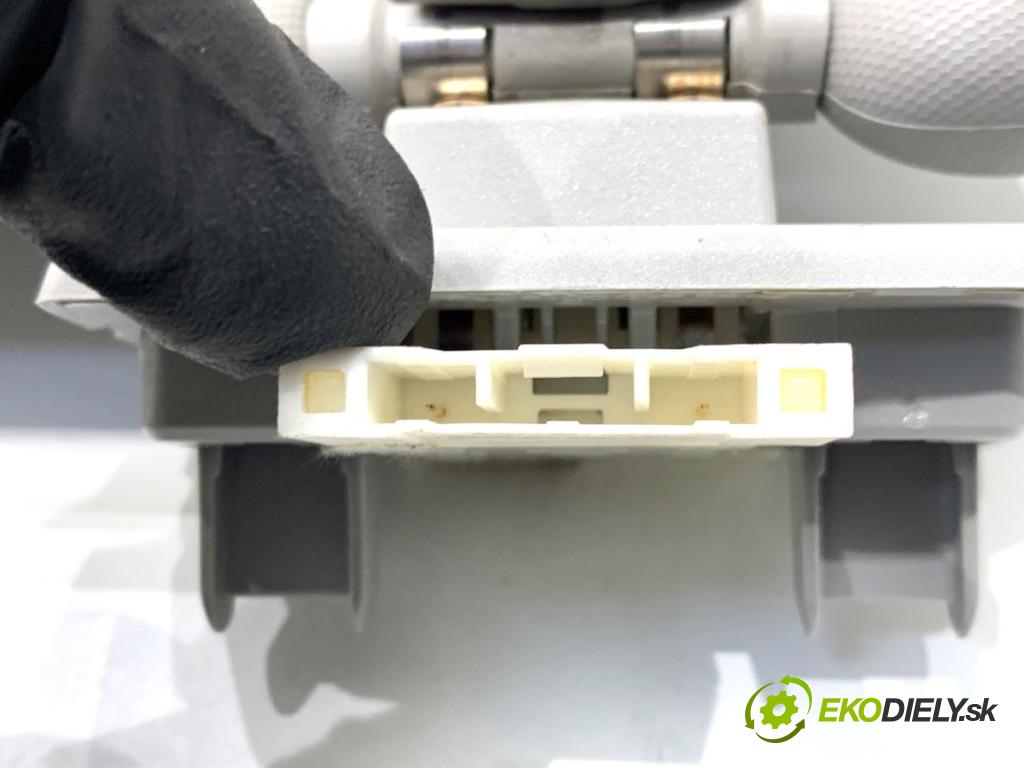 MERCEDES-BENZ W166 SUV 2013 190 kW ML 350 BlueTEC 4-matic (166.024) 2987 Clona slnečná pravy