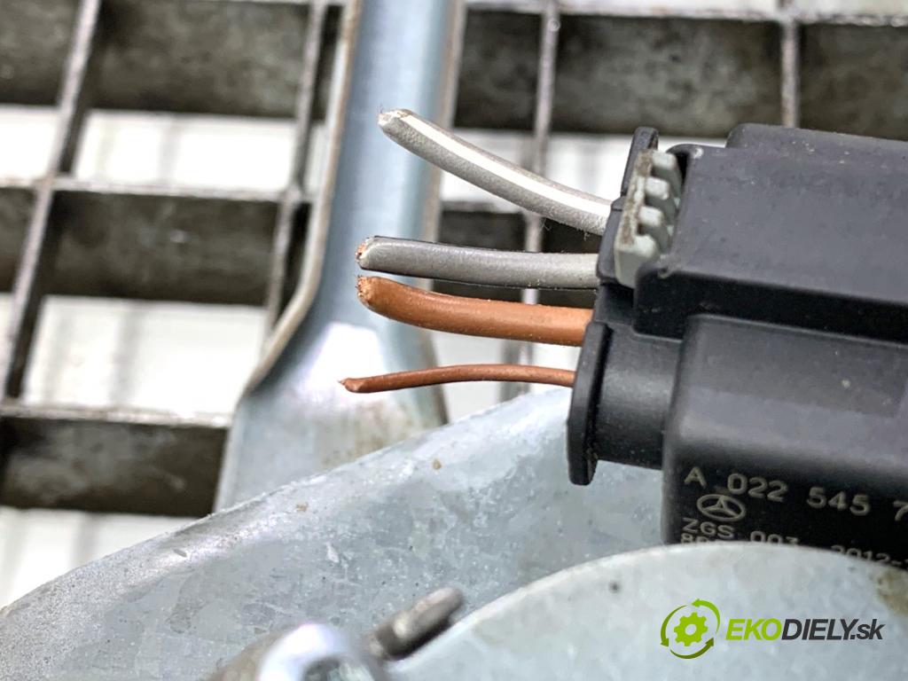 MERCEDES-BENZ W166 SUV 2013 190 kW ML 350 BlueTEC 4-matic (166.024) 2987 Mechanizmus stieračov predný A1648202442 (Motorček stieračov predný)