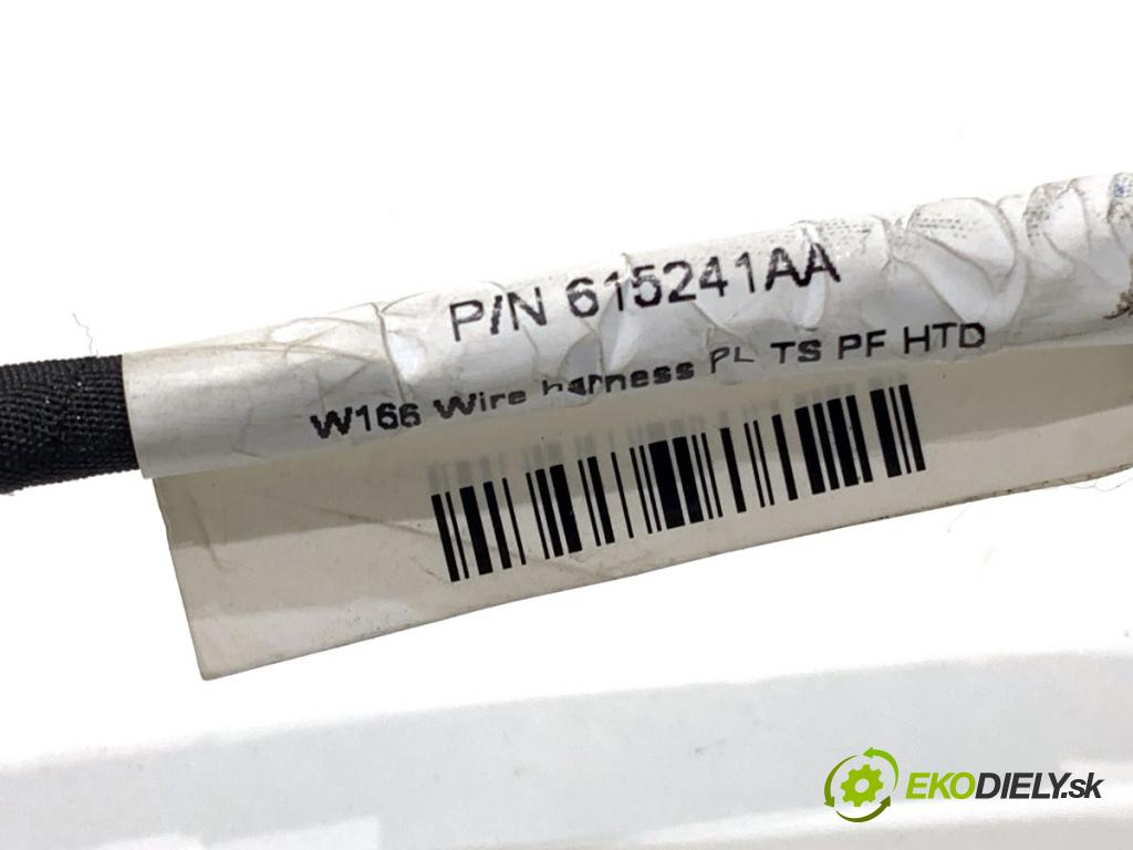 MERCEDES-BENZ W166 SUV 2013 190 kW ML 350 BlueTEC 4-matic (166.024) 2987 zpětné zrcátko pravý