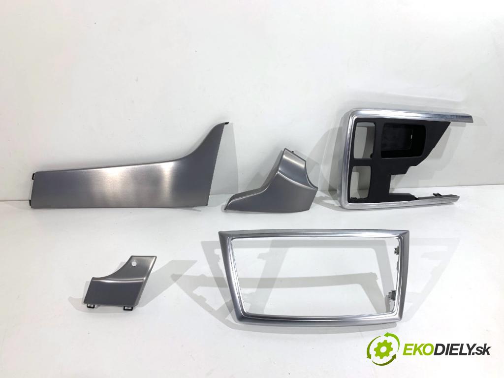 MERCEDES-BENZ W166 SUV 2013 190 kW ML 350 BlueTEC 4-matic (166.024) 2987 lišty kryt A1666800317 (Lišta)