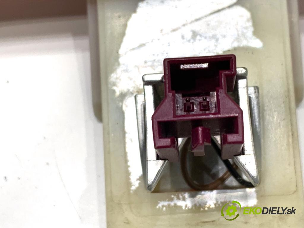 MERCEDES-BENZ W166 SUV 2013 190 kW ML 350 BlueTEC 4-matic (166.024) 2987 světlo brzdových světel A1668200056