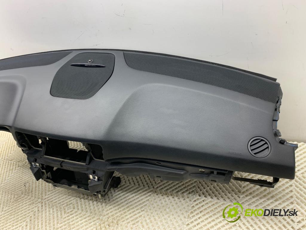 MERCEDES-BENZ W166 SUV 2013 190 kW ML 350 BlueTEC 4-matic (166.024) 2987 palubní doska POLŠTÁŘ: spolujezdce 1668600302