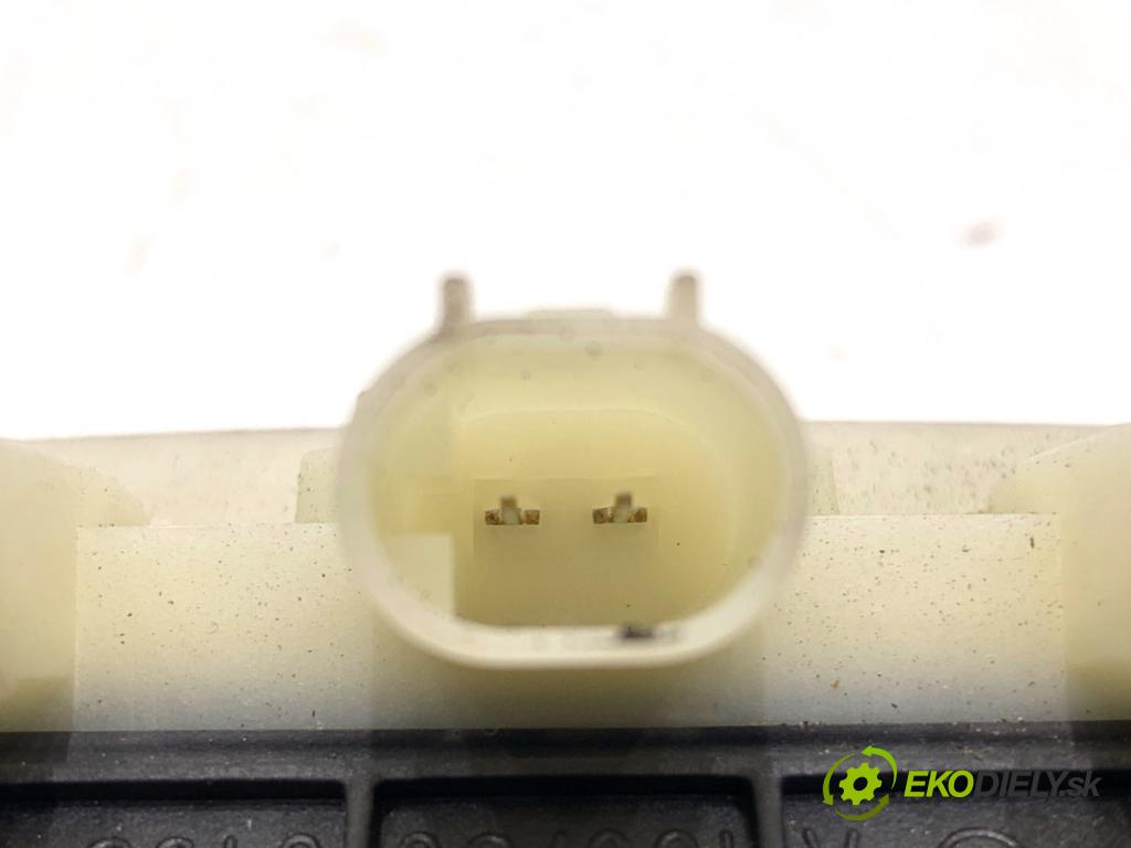 MERCEDES-BENZ W166 SUV 2013 190 kW ML 350 BlueTEC 4-matic (166.024) 2987 Kľučka dverí zad A1667500493