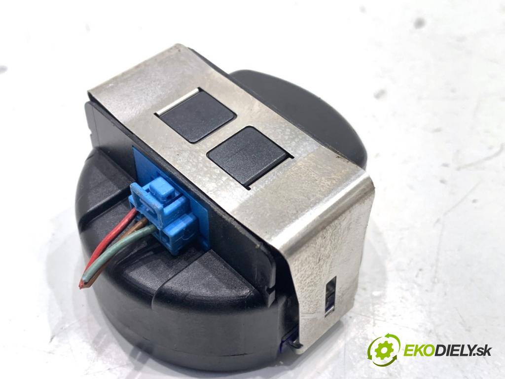 MERCEDES-BENZ W166 SUV 2013 190 kW ML 350 BlueTEC 4-matic (166.024) 2987 snímač deště A2469012504 (Snímač deště)