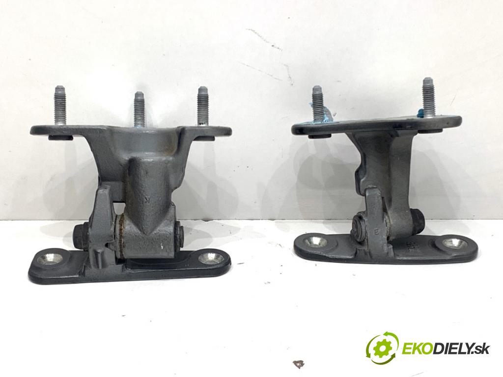 MERCEDES-BENZ W166 SUV 2013 190 kW ML 350 BlueTEC 4-matic (166.024) 2987 závesky Dvere predný pravé