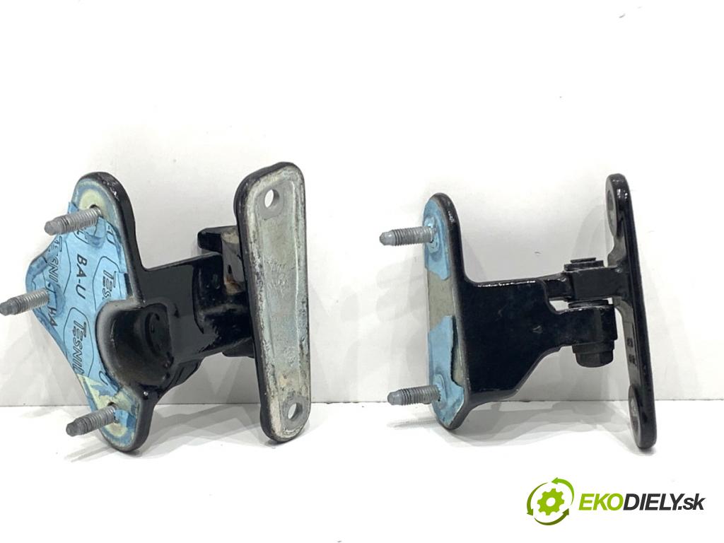 MERCEDES-BENZ W166 SUV 2013 190 kW ML 350 BlueTEC 4-matic (166.024) 2987 závesky Dvere zad pravé