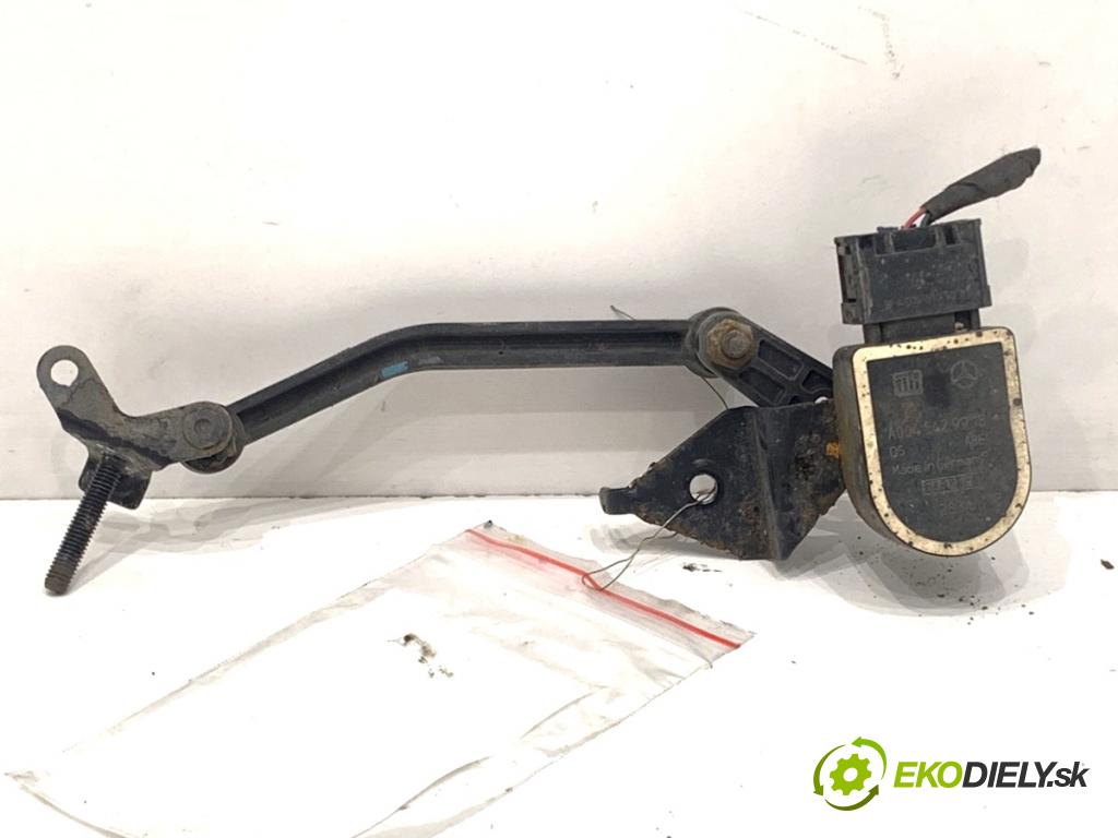 MERCEDES-BENZ W166 SUV 2013 190 kW ML 350 BlueTEC 4-matic (166.024) 2987 Snímač XENON pravy predný A0045429918