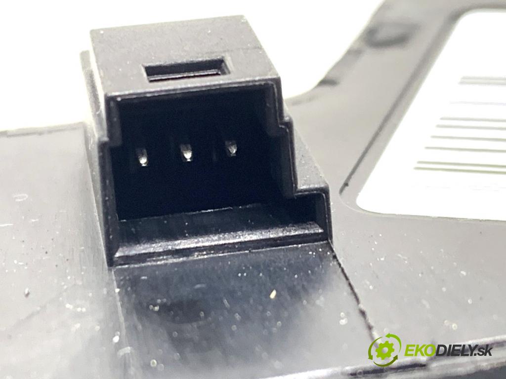 MERCEDES-BENZ W166 SUV 2013 190 kW ML 350 BlueTEC 4-matic (166.024) 2987 přepínač sedačky levý A1669053700