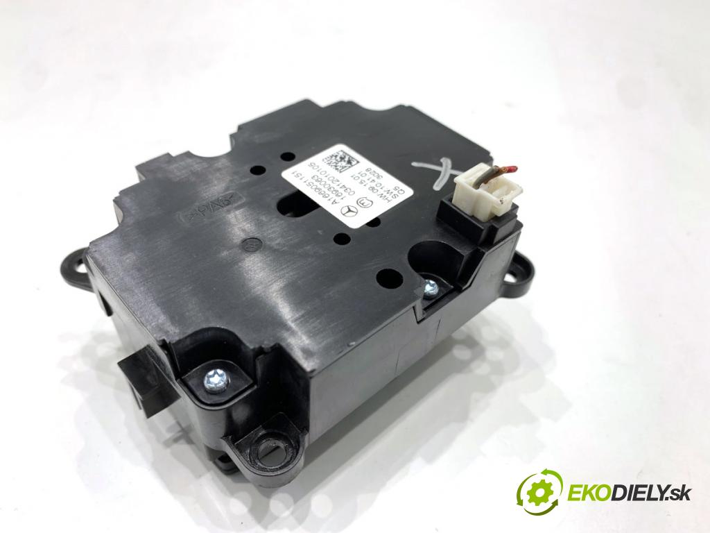 MERCEDES-BENZ W166 SUV 2013 190 kW ML 350 BlueTEC 4-matic (166.024) 2987 SPÍNAČE: Panel DSR A1669051151