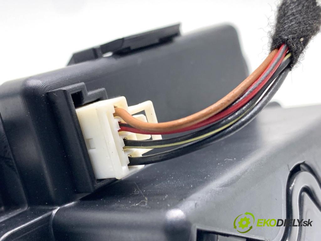 MERCEDES-BENZ W166 SUV 2013 190 kW ML 350 BlueTEC 4-matic (166.024) 2987 násada, držadlo IDRIVE A1669003501