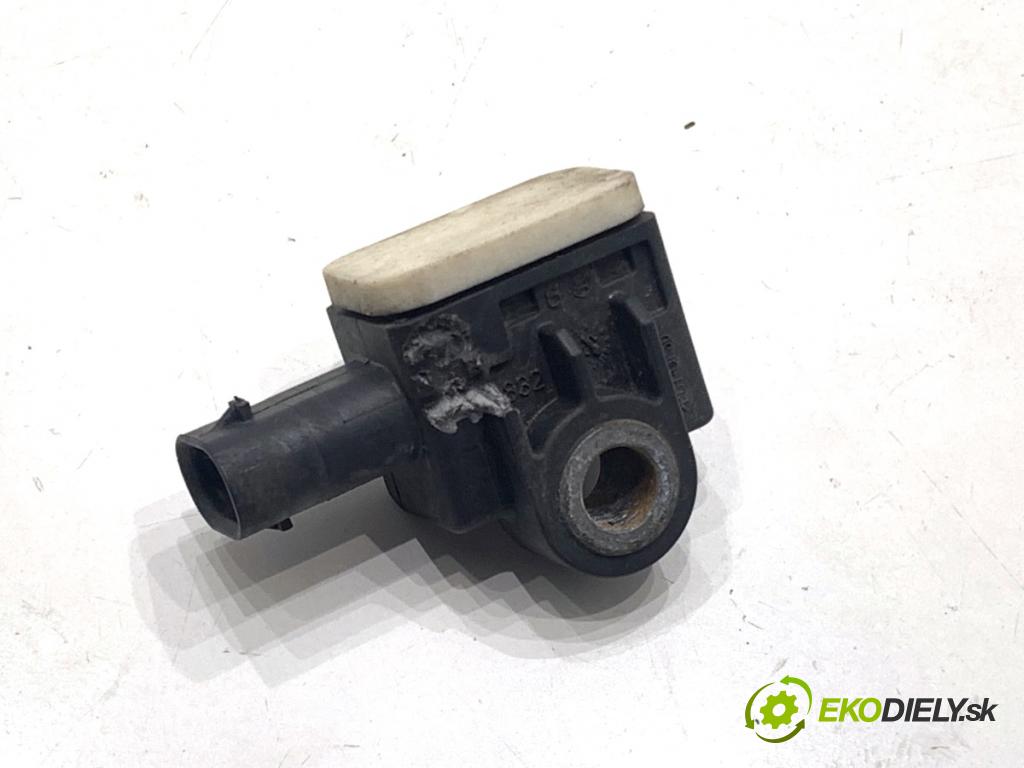 MERCEDES-BENZ W166 SUV 2013 190 kW ML 350 BlueTEC 4-matic (166.024) 2987 Snímač nárazu A1668210151 (Snímač nárazu)