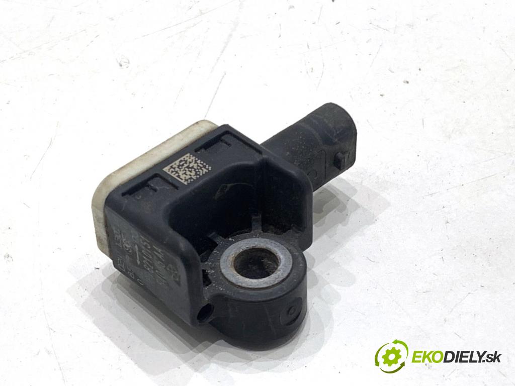 MERCEDES-BENZ W166 SUV 2013 190 kW ML 350 BlueTEC 4-matic (166.024) 2987 Snímač nárazu A1668210151 (Snímač nárazu)